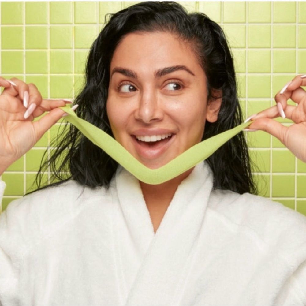 HUDA BEAUTY CHIN LIFT SHEET MASK